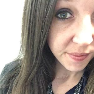 Meet your Posher, Maura